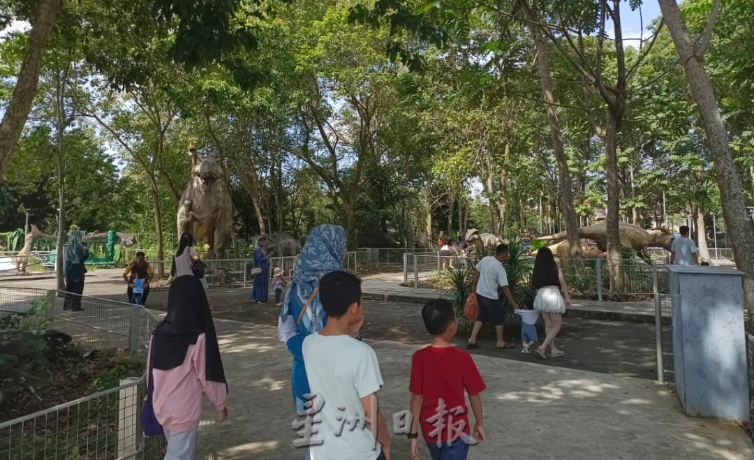 东湖恐龙乐园熄灯   民众纷纷赶赴道别