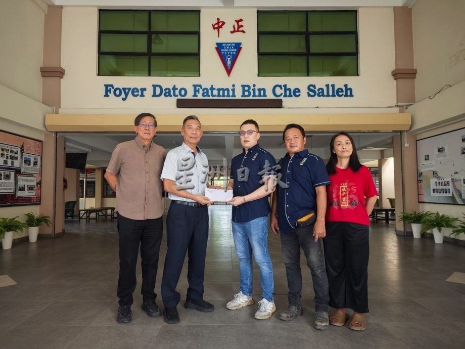 东:哥市一名学生日前因意外严重受伤,近期将进行手术。由于治疗费用高昂估计要耗费约 2万令吉,吉兰丹镇兴宫天上圣母慈善基金即时拨出2000令吉作为手术援助金。