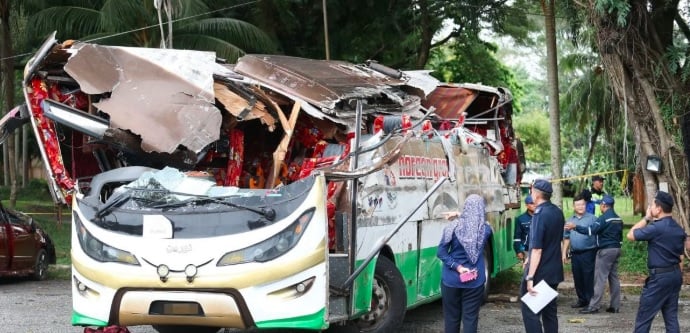 UPSI车祸| 违规卖巴士出租执照 旅游公司被判罚款2万