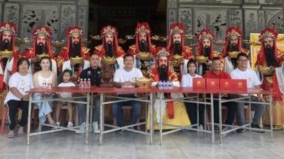 精装财神爷慈善队伍新春献爱心   出场费488令吉 100令吉回馈社会