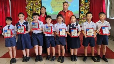 叶婉仪勉励启华生 更高目标迎新学年