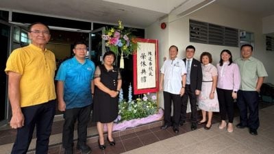 里卡士乐育校长 陈莲香荣休