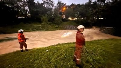 捡球不慎掉落大沟渠 2少年被湍急水流冲走