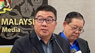 11万退税拖了5年   商家到国会讨退税