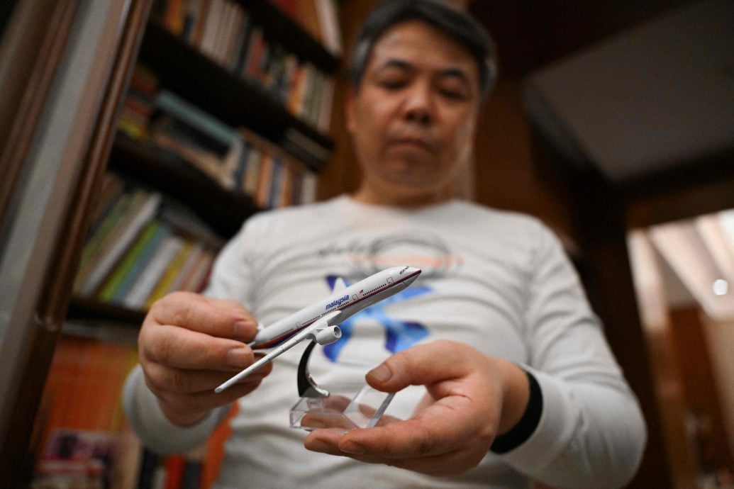 11年不言弃 MH370乘客之子坚持寻找真相