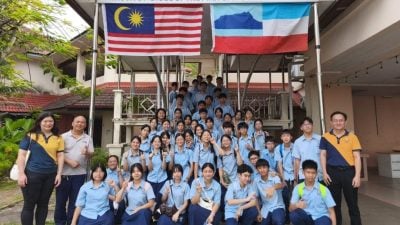 沙崇正初二孝班 访沙大探索学习