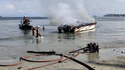 载满客快艇航行途中起火　3人受伤送医