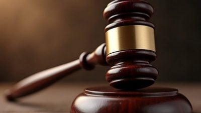 为泊车位争执亮刀还砸车 男子被捕同天被控