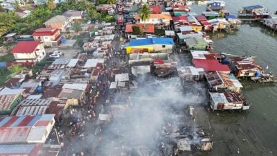 斗湖水上木屋区大火　117人失家园