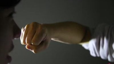 男子与弟起冲突伤重毙命 警：捕5人另寻13人