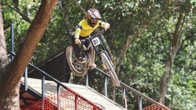 2025泰国东运会 | 山地脚车夺首金 梅达锡称霸速降