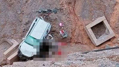 硬闯因土崩封闭道路 休旅车坠深谷  司机乘客当场身亡