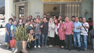 加马威向丹南商民谢票 聆听华社问题