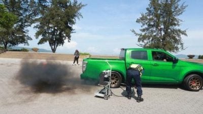 环境局臭氧日取缔行动 抓喷黑烟发噪音车辆