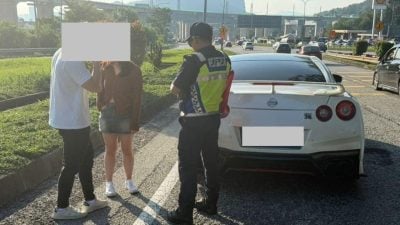 路税逾期无保险 男子租GTR载女伴兜风被扣