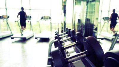 独家|健身遇警突击！男子控遭扣40小时  还被羞辱