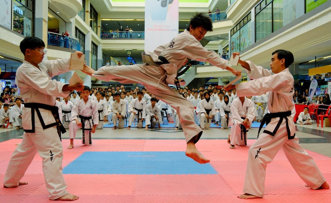 (7/12见报）星角摄/ea跆拳道磨练体魄，也锤炼意志。