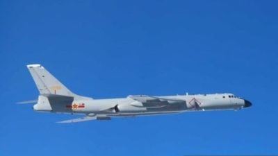 中俄战机罕见绕日本联飞 日防卫相：“明显示威”