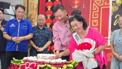 春风化雨41载 开明教师萧玫瑰荣休