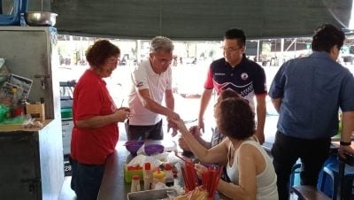 巴刹关闭引发混乱  张克骏邓靖强：小贩要求延后工程