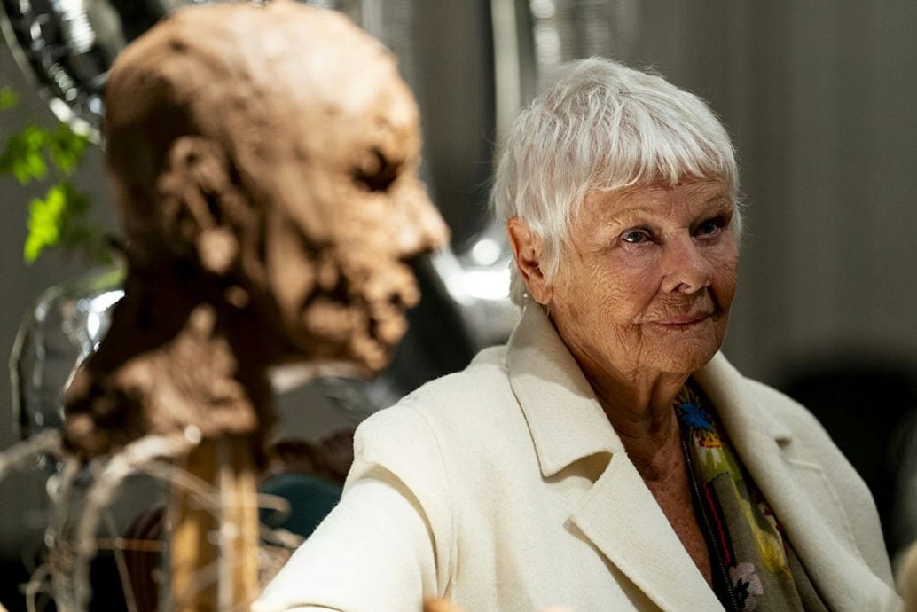 90岁茱迪丹治视力恶化 坦言已认不出人