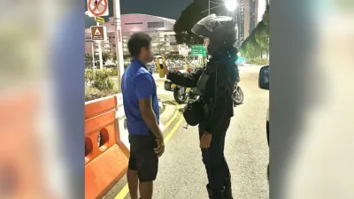 狮城交警展全岛执法 3晚逮6违规者