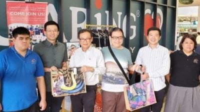 KATSN华利办圣诞义卖 特殊群展示才华创意