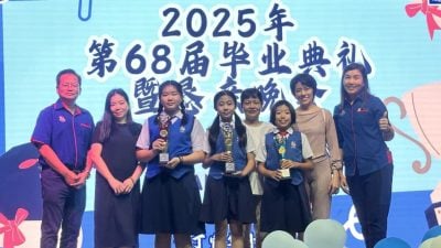 武吉丁宜华小斥资10万安装500平方尺超级LED大屏幕