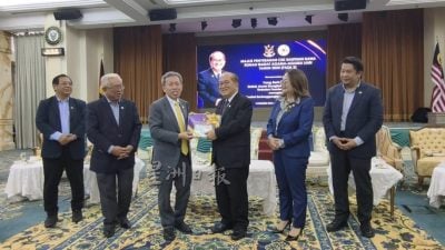 道格拉斯：已领UNIFOR支票却不兑现  有受惠机构拨款被收回