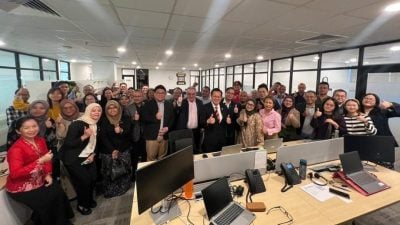 赞砂游子回乡献力　李景胜：婆航职员是开路先锋