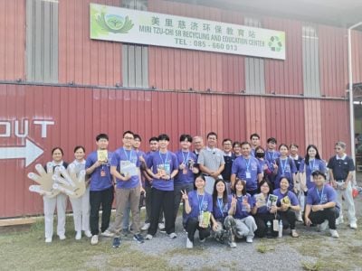 体验慈济回收运作 . 13大专青年响应环保