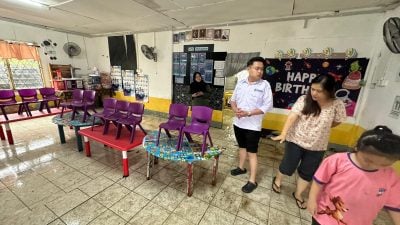 赵俊文：一夜暴雨多地水患 . 美里防洪工作仍不足