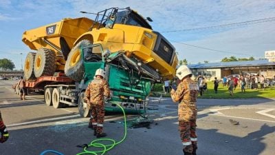 紧急刹车造成前冲 . 自卸车压牵引车2人死