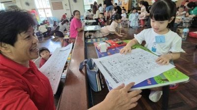 星洲展销会 | 别错失了隐藏在报纸里的50个好处 . 星洲漫画亲子共读