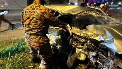 文冬死亡车祸 两车相撞一男一女身亡