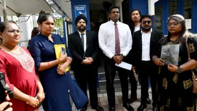 甲警歼3匪案| 家属呈“死亡录音”手机 警向家属采集声音样本