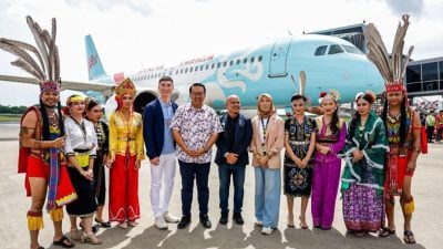 深圳直飞斗湖包机首航　长龙航空载来143中游客