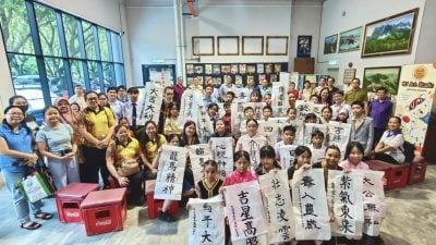 “翰墨童心”首纳爪夷文书法 激起多元文艺共鸣