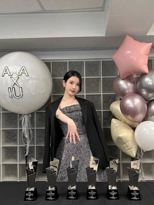 AAA横扫6大奖 IU自侃拿到不好意思