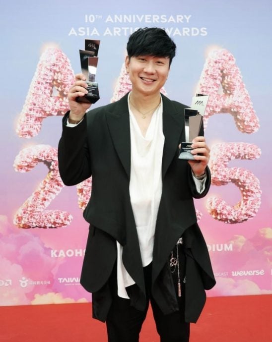 AAA横扫6大奖 IU自侃拿到不好意思