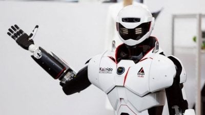 黄仁勋：AI普及非巨变 或现机器人裁缝