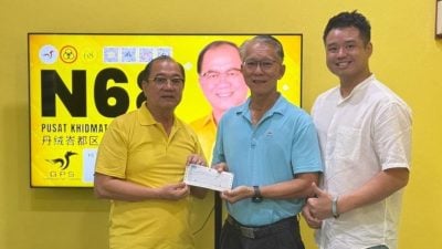 潘隆铭移交拨款 . 4团体获发展金