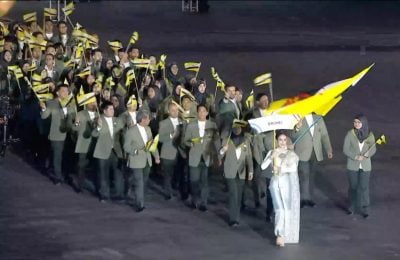 王子公主亲王观礼 . 东运会开幕 汶列队入场