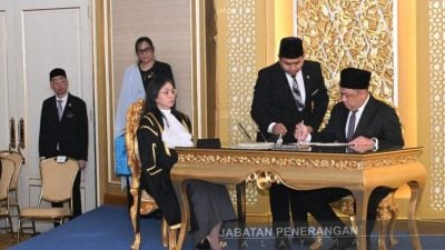 沙盟唯一华裔张振彬受委  17州议员宣誓为助理部长