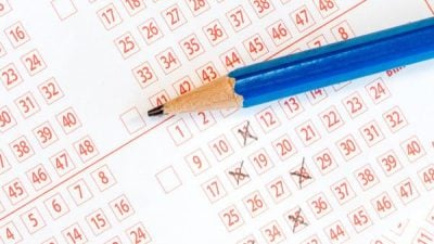 买彩券中700万头奖 工人担心被绑架 连夜带全家逃走