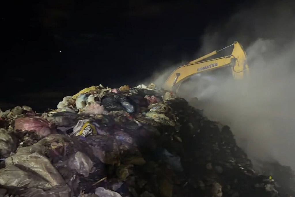 台南城西掩埋场火警扑灭 市府:未波及石棉瓦堆置区