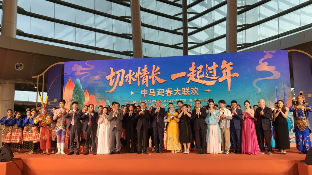 “切水情长，一起过年”中马迎春大联欢正式启动