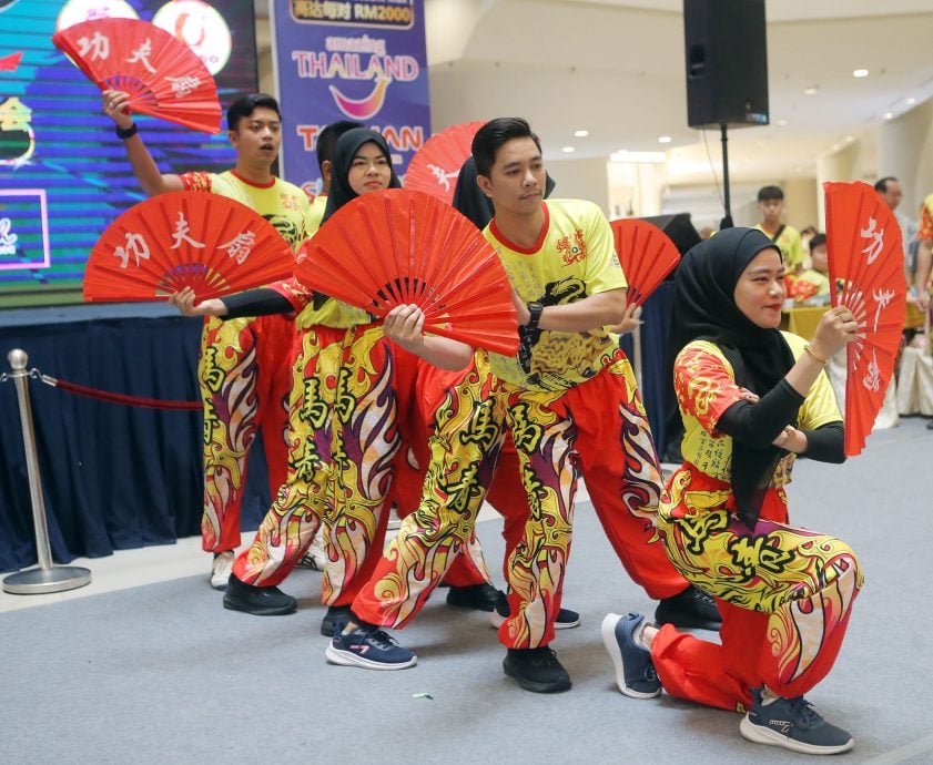 【我们】/一家六口齐学中华武艺 巫裔家庭谱写跨族情谊