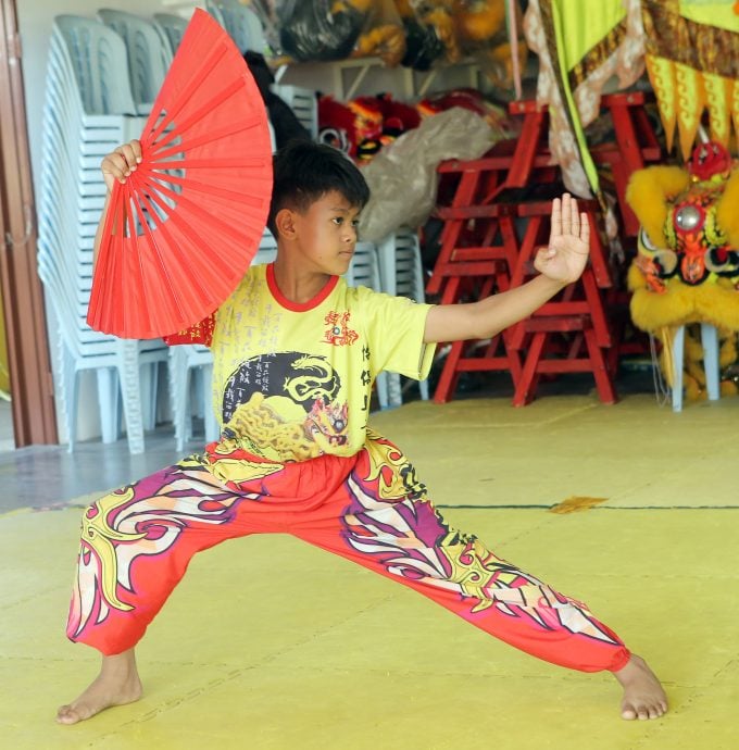 【我们】/一家六口齐学中华武艺 巫裔家庭谱写跨族情谊