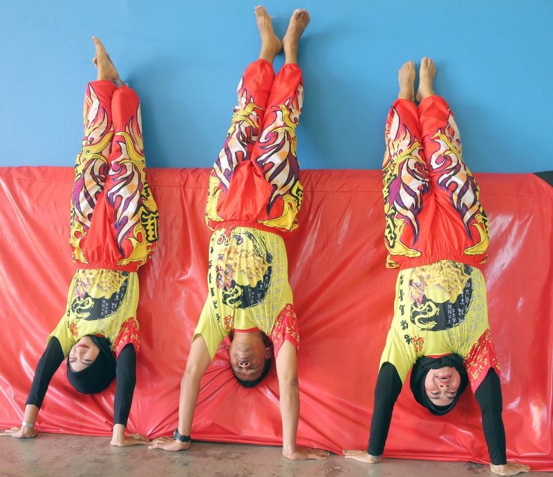 【我们】/一家六口齐学中华武艺 巫裔家庭谱写跨族情谊